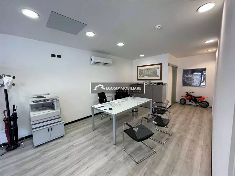 Immagine 44 di Trilocale in vendita  in Via Sirmione 21 a Desenzano Del Garda