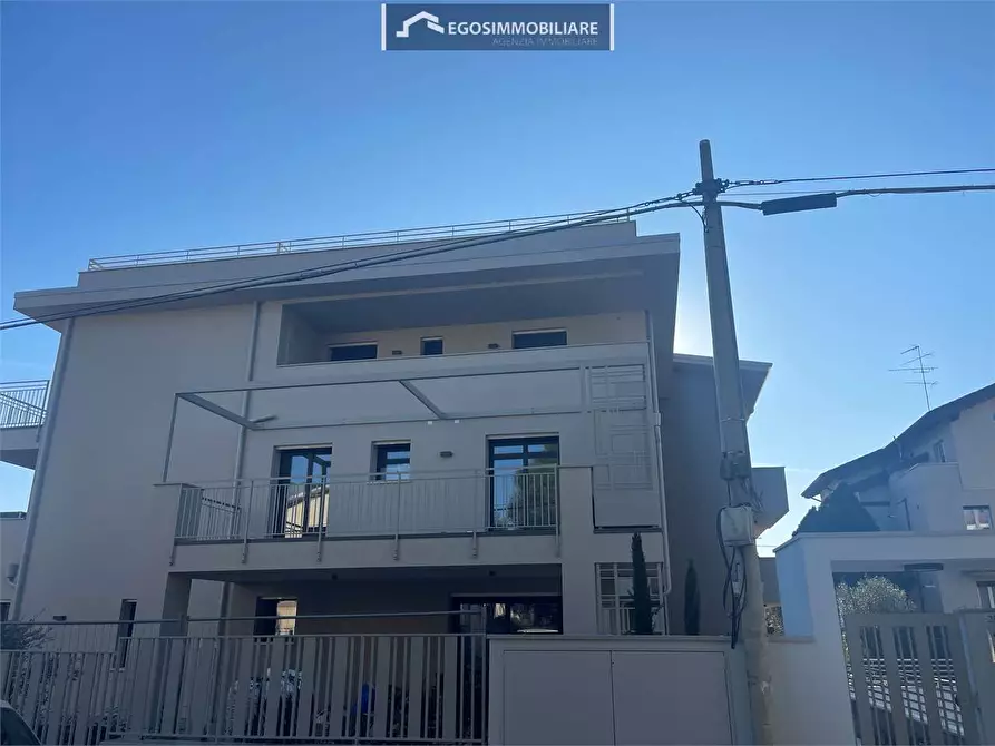 Immagine 6 di Attico in vendita  in Via Sirmione 21 a Desenzano Del Garda