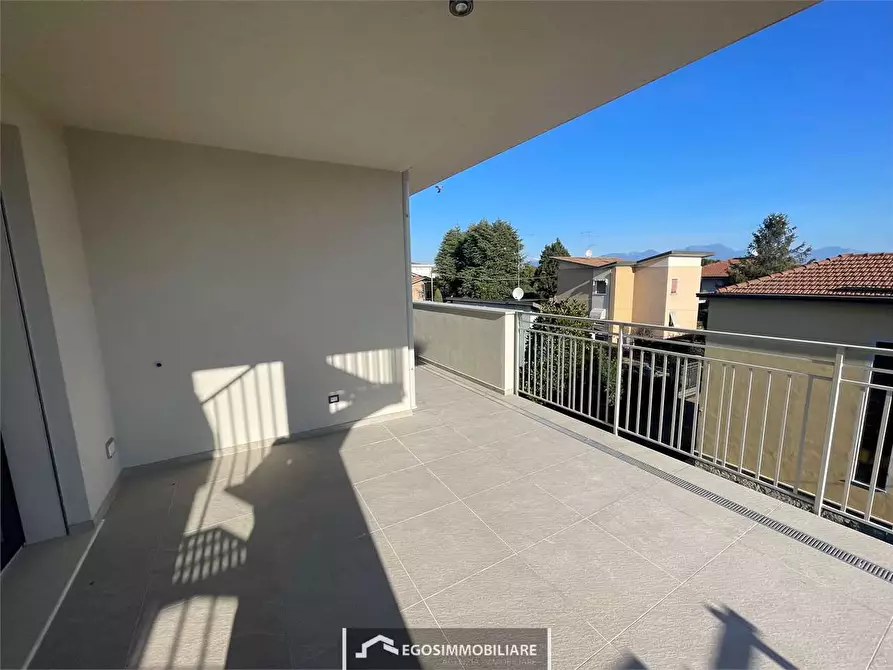 Immagine 17 di Attico in vendita  in Via Sirmione 21 a Desenzano Del Garda