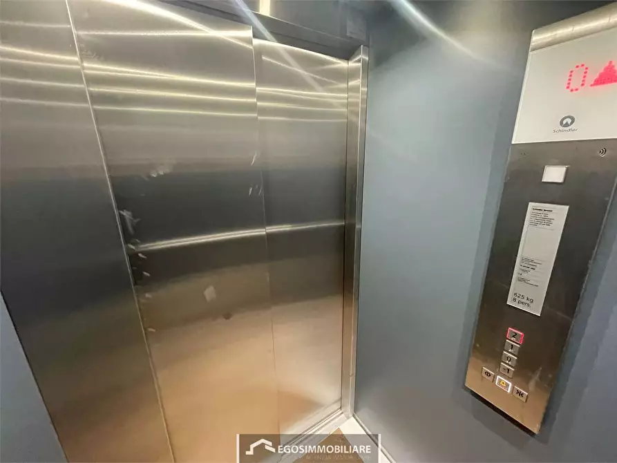 Immagine 19 di Attico in vendita  in Via Sirmione 21 a Desenzano Del Garda