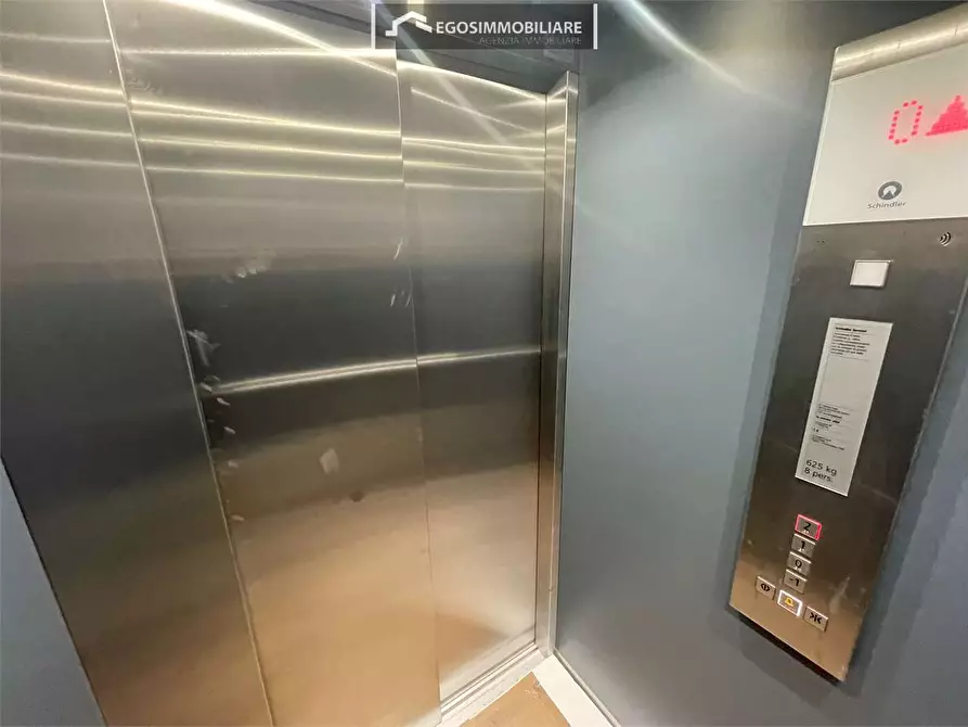 Immagine 19 di Attico in vendita  in Via Sirmione 21 a Desenzano Del Garda