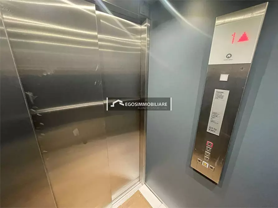 Immagine 20 di Attico in vendita  in Via Sirmione 21 a Desenzano Del Garda