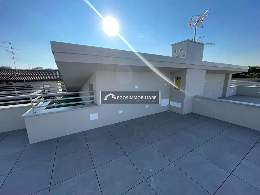 Immagine 21 di Attico in vendita  in Via Sirmione 21 a Desenzano Del Garda