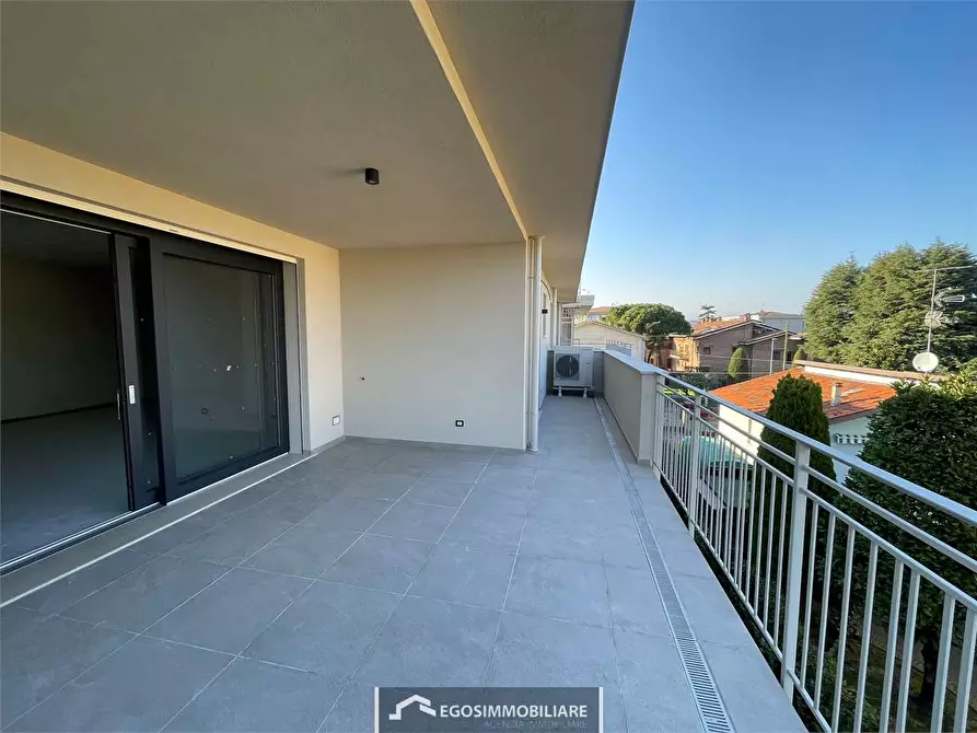 Immagine 1 di Attico in vendita  in Via Sirmione 21 a Desenzano Del Garda