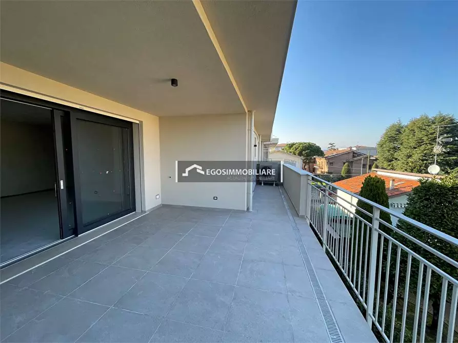 Immagine 1 di Attico in vendita  in Via Sirmione 21 a Desenzano Del Garda