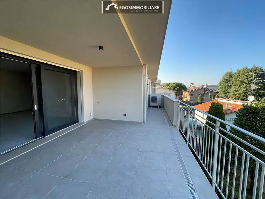 Immagine 1 di Attico in vendita  in Via Sirmione 21 a Desenzano Del Garda