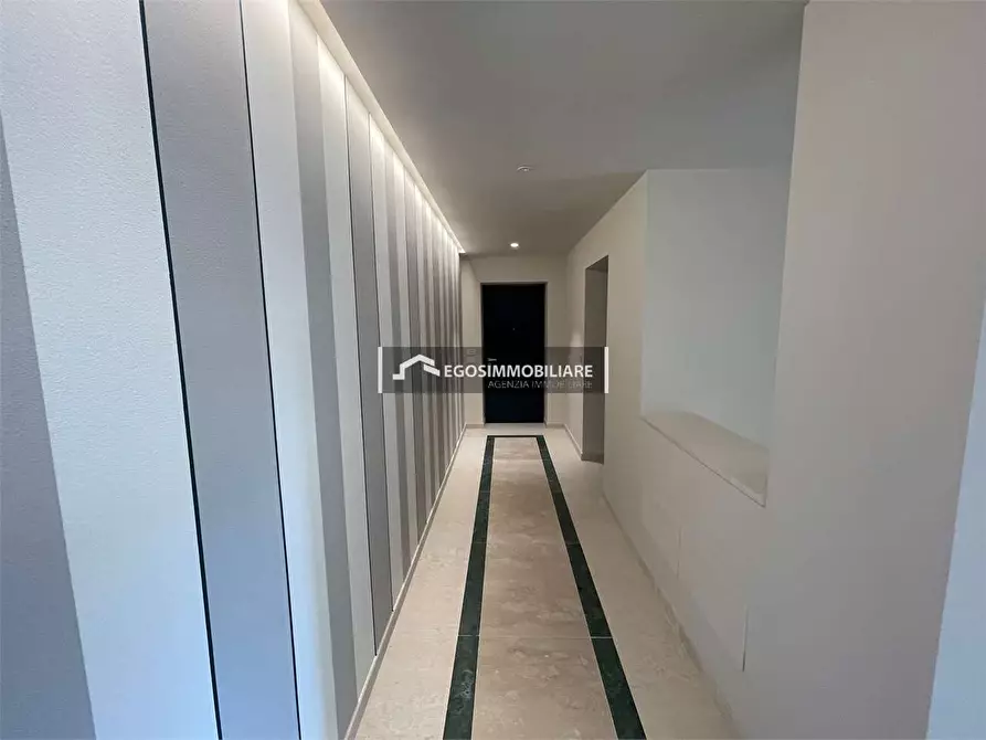 Immagine 2 di Attico in vendita  in Via Sirmione 21 a Desenzano Del Garda