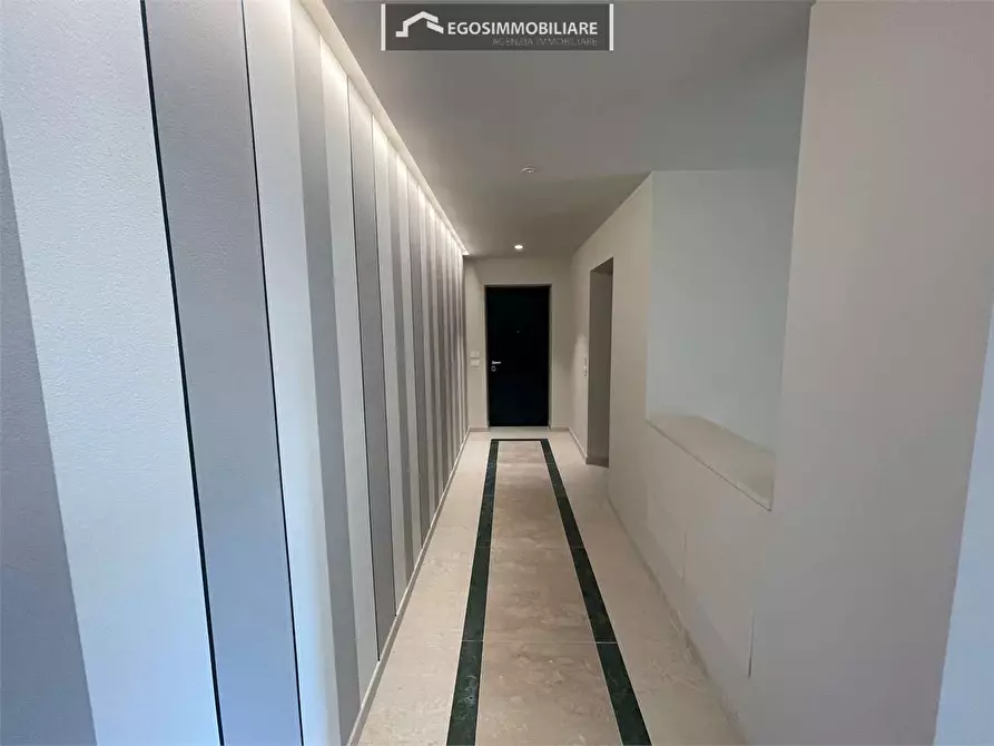 Immagine 2 di Attico in vendita  in Via Sirmione 21 a Desenzano Del Garda