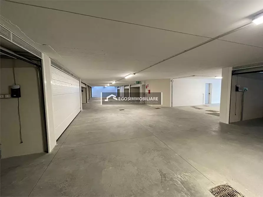 Immagine 26 di Attico in vendita  in Via Sirmione 21 a Desenzano Del Garda