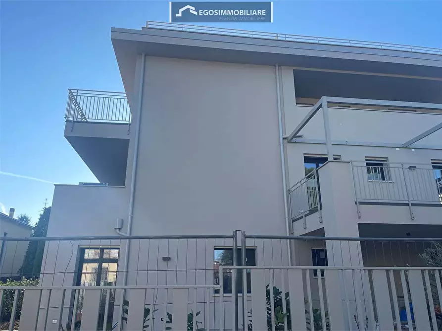 Immagine 28 di Attico in vendita  in Via Sirmione 21 a Desenzano Del Garda