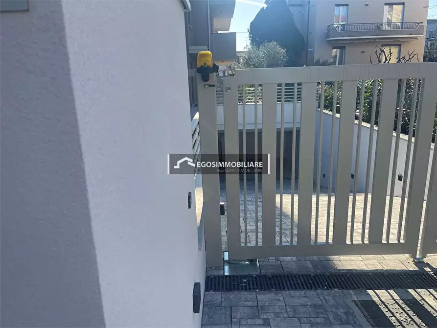 Immagine 29 di Attico in vendita  in Via Sirmione 21 a Desenzano Del Garda