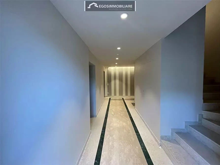 Immagine 3 di Attico in vendita  in Via Sirmione 21 a Desenzano Del Garda