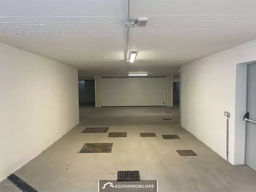 Immagine 37 di Attico in vendita  in Via Sirmione 21 a Desenzano Del Garda