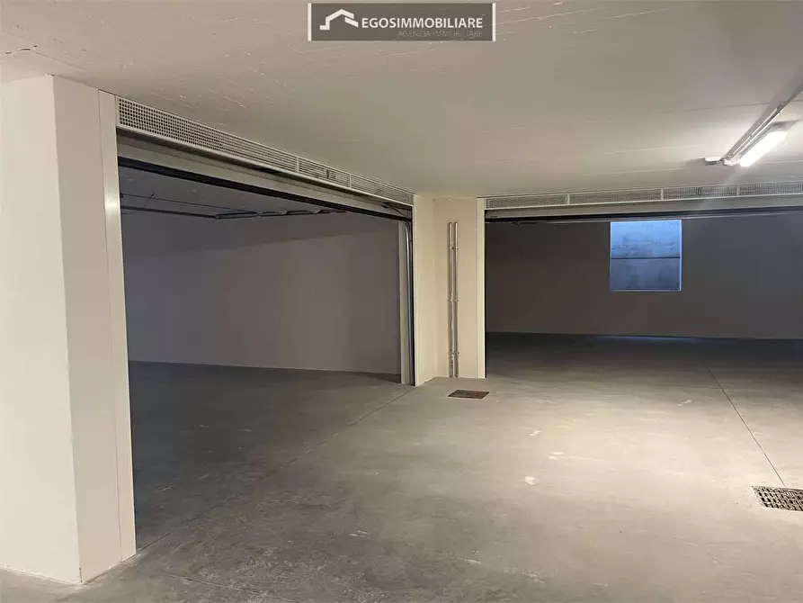 Immagine 39 di Attico in vendita  in Via Sirmione 21 a Desenzano Del Garda