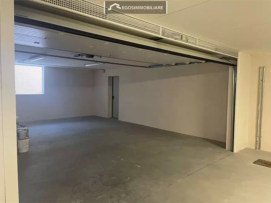 Immagine 40 di Attico in vendita  in Via Sirmione 21 a Desenzano Del Garda