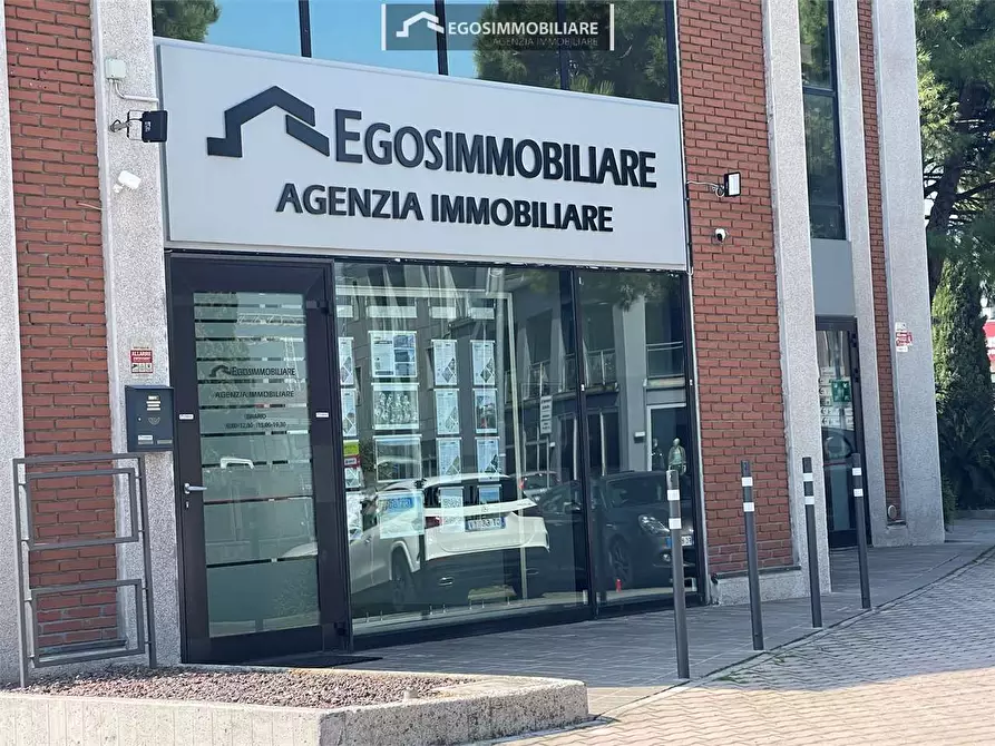 Immagine 55 di Attico in vendita  in Via Sirmione 21 a Desenzano Del Garda