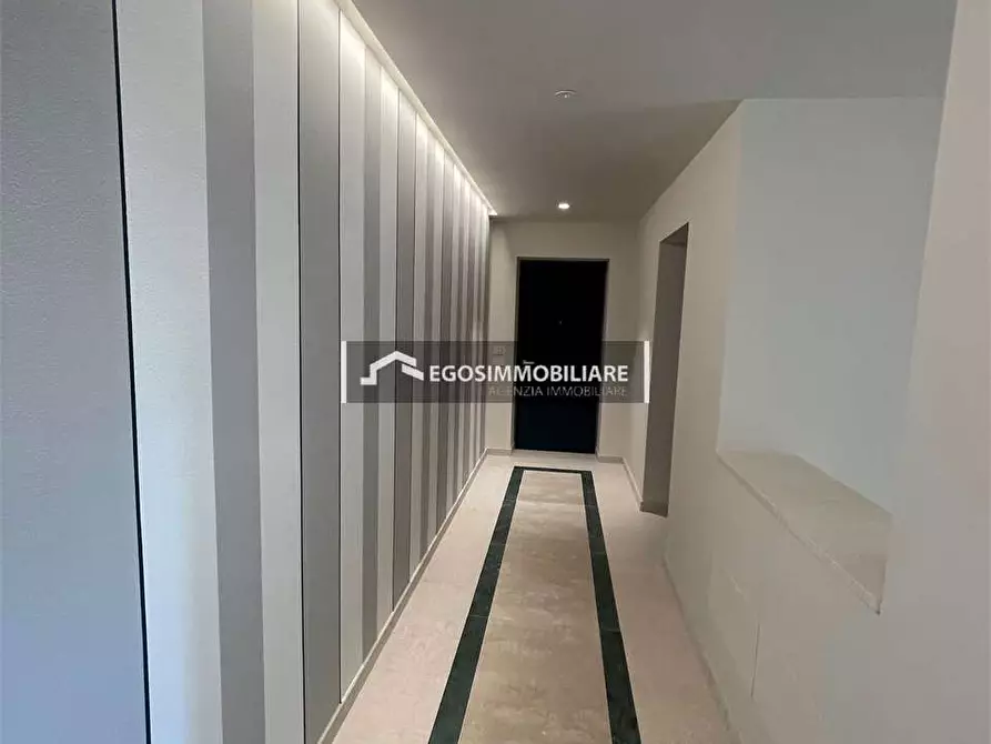 Immagine 2 di Trilocale in vendita  in Via Sirmione 21 a Desenzano Del Garda