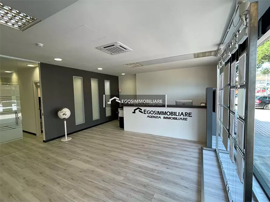 Immagine 41 di Trilocale in vendita  in Via Sirmione 21 a Desenzano Del Garda