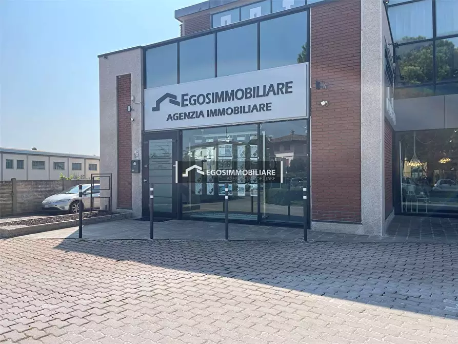 Immagine 12 di Ufficio in affitto  in Piazza Malvezzi a Desenzano Del Garda