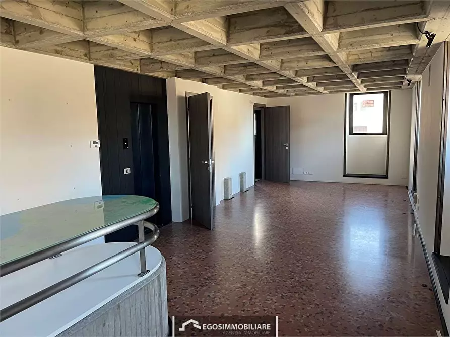 Immagine 8 di Ufficio in affitto  in Piazza Malvezzi a Desenzano Del Garda