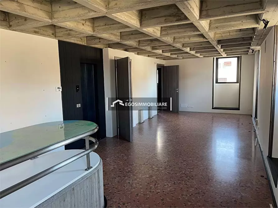 Immagine 8 di Ufficio in affitto  in Piazza Malvezzi a Desenzano Del Garda