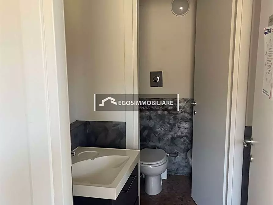 Immagine 9 di Ufficio in affitto  in Piazza Malvezzi a Desenzano Del Garda