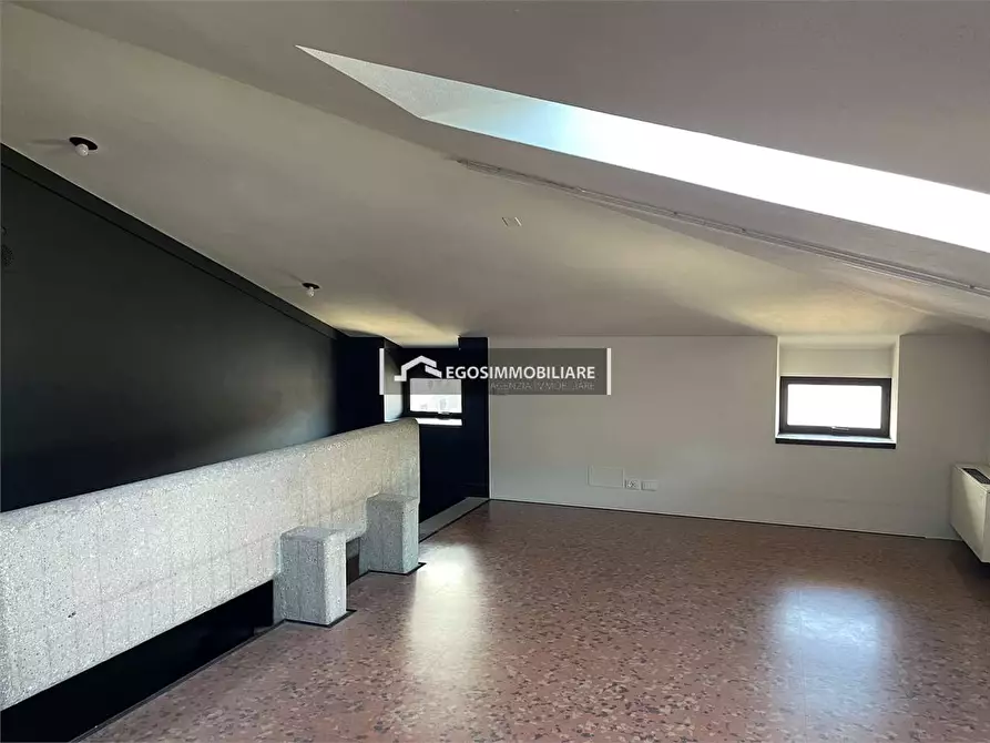 Immagine 11 di Ufficio in affitto  in Piazza Malvezzi a Desenzano Del Garda