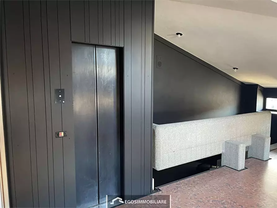 Immagine 10 di Ufficio in affitto  in Piazza Malvezzi a Desenzano Del Garda