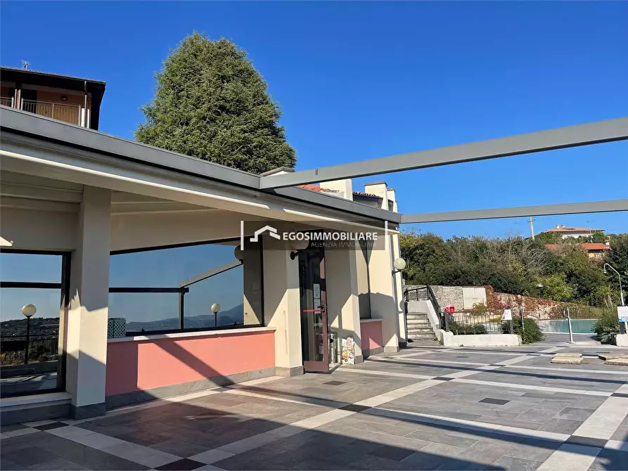 Immagine 5 di Negozio in affitto  in Via S. Faustino a Manerba Del Garda