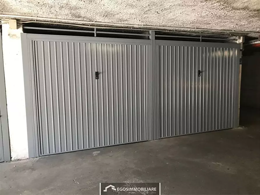 Immagine 2 di Garage in vendita  in Via San Benedetto a Desenzano Del Garda