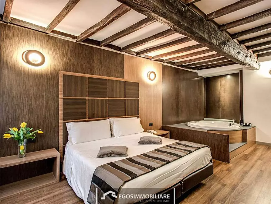 Immagine 1 di Hotel in vendita  in Viale Alcide De Gasperi snc a Salò