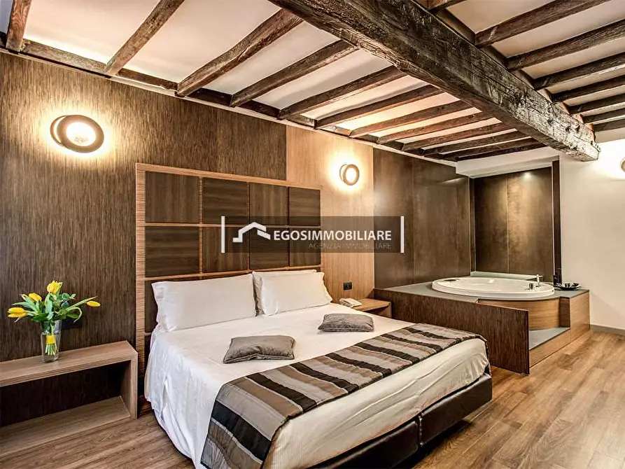 Immagine 1 di Hotel in vendita  in Viale Alcide De Gasperi snc a Salò