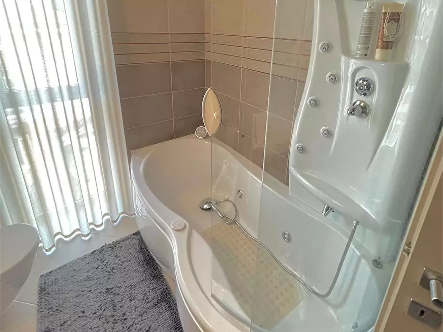 Immagine 21 di Appartamento in affitto  in Via Mezzocolle a Desenzano Del Garda