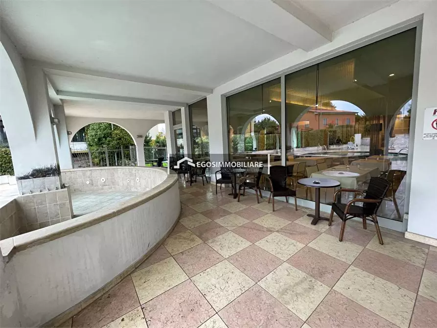 Immagine 1 di Negozio in affitto  in Via Tintoretto snc a Peschiera Del Garda