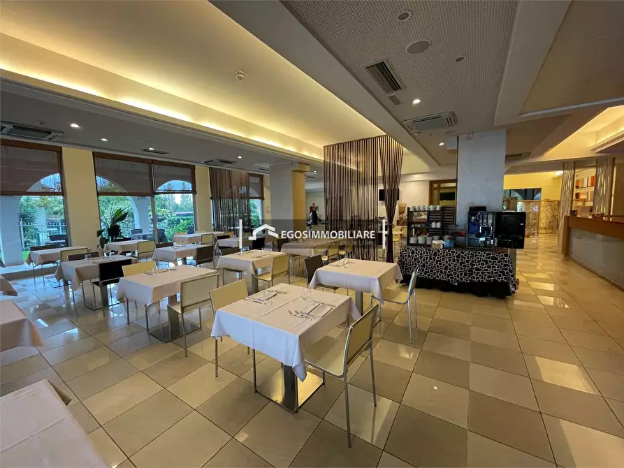 Immagine 3 di Negozio in affitto  in Via Tintoretto snc a Peschiera Del Garda