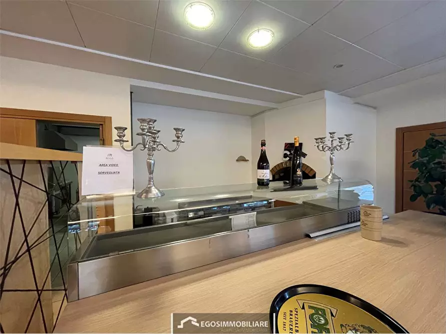 Immagine 5 di Negozio in affitto  in Via Tintoretto snc a Peschiera Del Garda