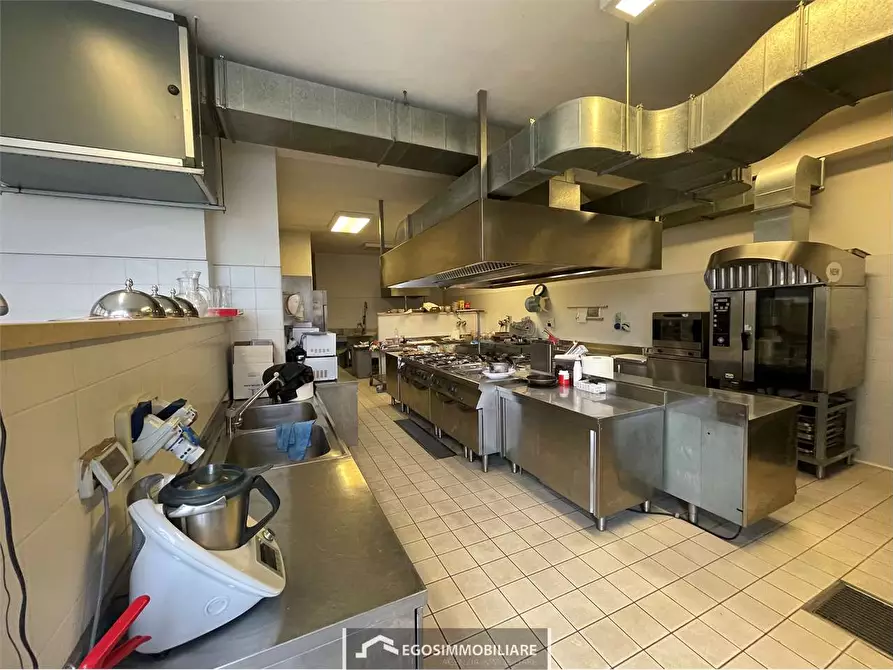 Immagine 7 di Negozio in affitto  in Via Tintoretto snc a Peschiera Del Garda