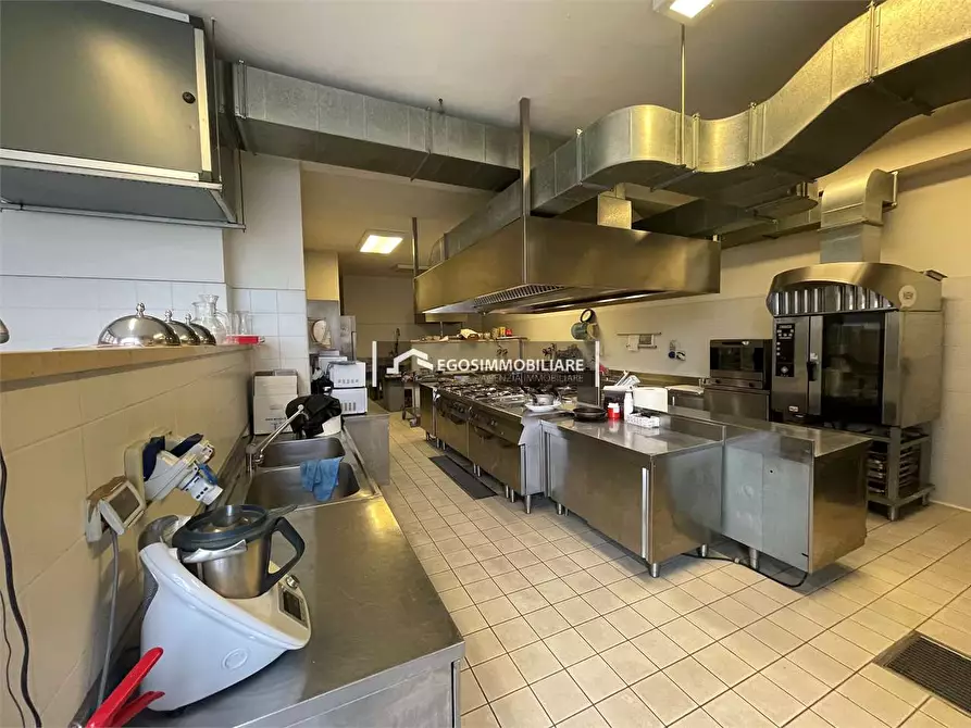 Immagine 7 di Negozio in affitto  in Via Tintoretto snc a Peschiera Del Garda