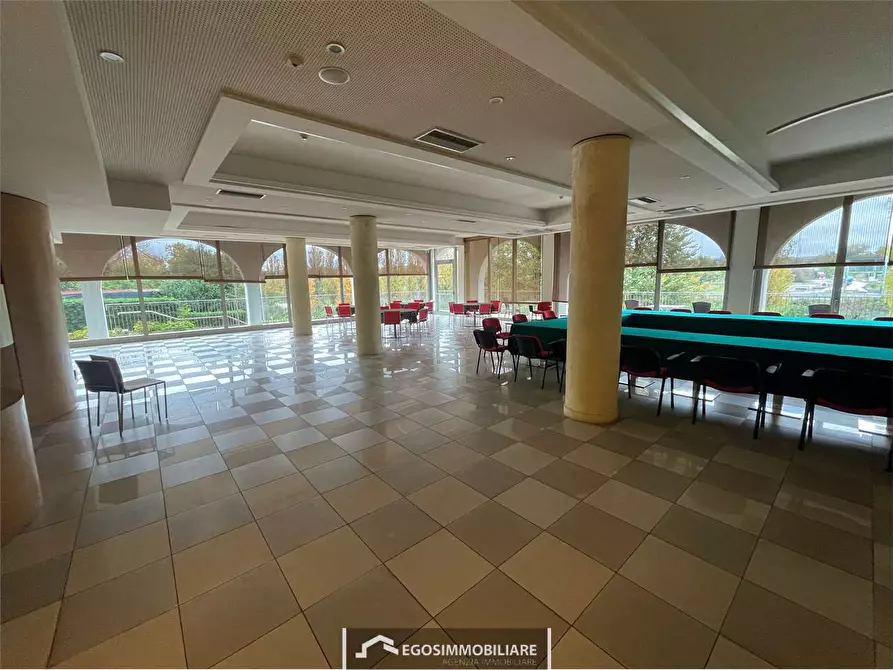 Immagine 10 di Negozio in affitto  in Via Tintoretto snc a Peschiera Del Garda