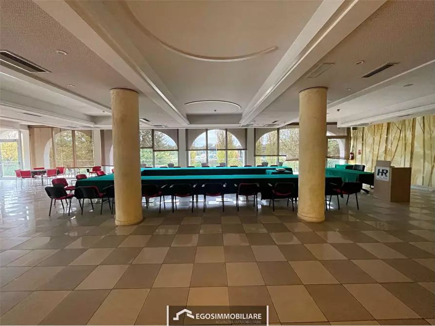 Immagine 12 di Negozio in affitto  in Via Tintoretto snc a Peschiera Del Garda