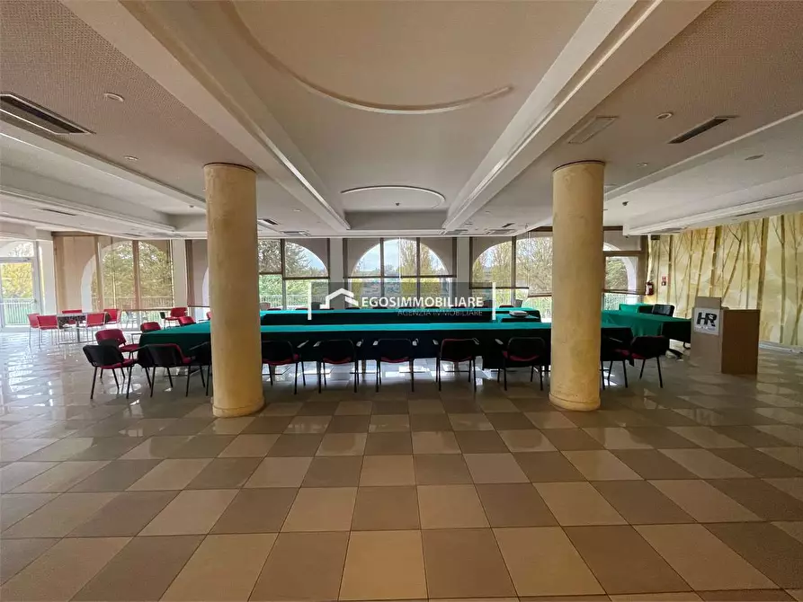 Immagine 12 di Negozio in affitto  in Via Tintoretto snc a Peschiera Del Garda