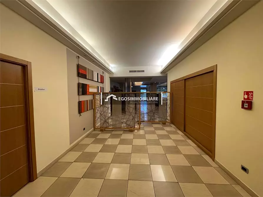 Immagine 13 di Negozio in affitto  in Via Tintoretto snc a Peschiera Del Garda