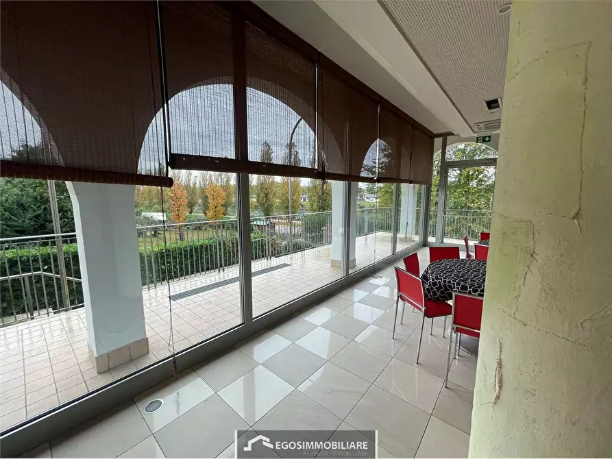 Immagine 14 di Negozio in affitto  in Via Tintoretto snc a Peschiera Del Garda