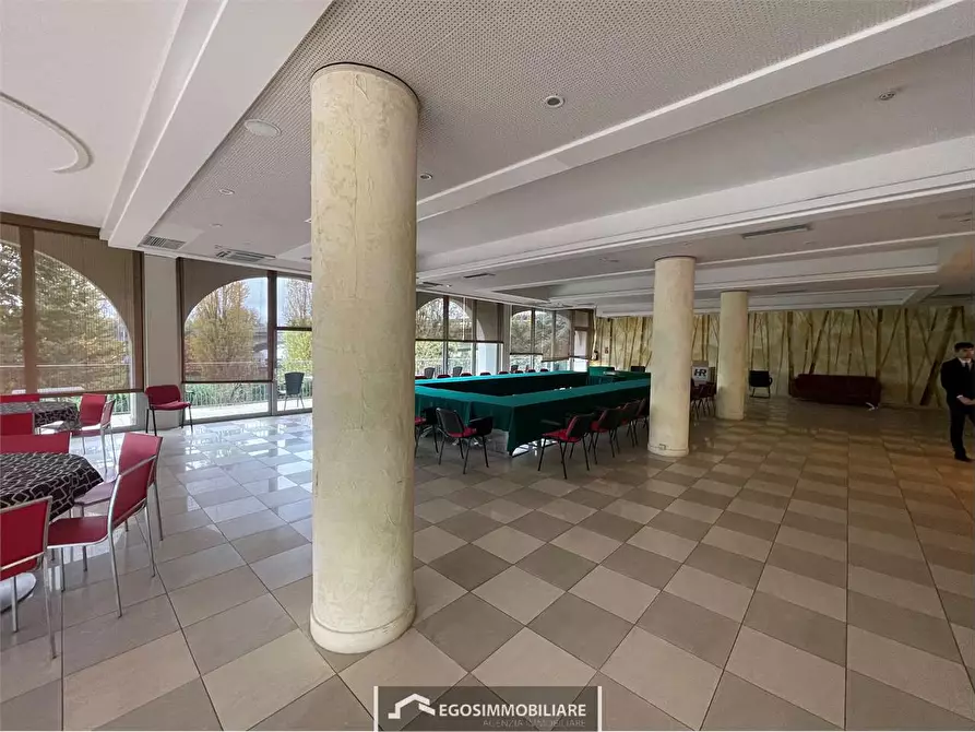 Immagine 15 di Negozio in affitto  in Via Tintoretto snc a Peschiera Del Garda