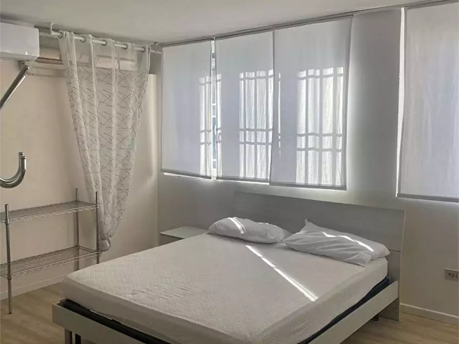 Immagine 3 di Monolocale in affitto  in Via Lungo Lago Cesare Battisti a Desenzano Del Garda