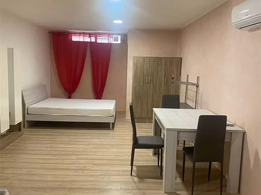 Immagine 5 di Monolocale in affitto  in Via Lungo Lago Cesare Battisti a Desenzano Del Garda