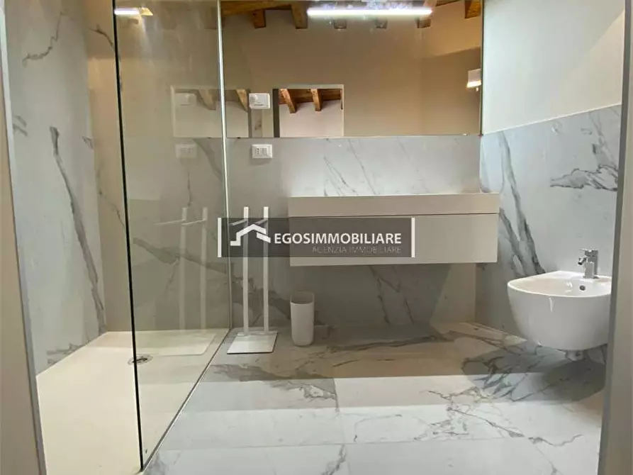 Immagine 10 di Appartamento in affitto  in Piazza Malvezzi a Desenzano Del Garda