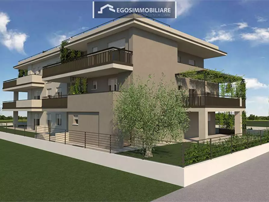 Immagine 3 di Attico in vendita  in Via Sirmione 21 a Desenzano Del Garda