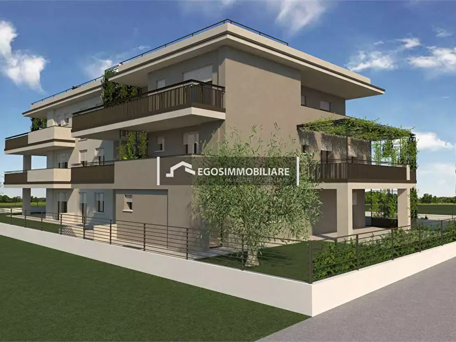 Immagine 3 di Attico in vendita  in Via Sirmione 21 a Desenzano Del Garda