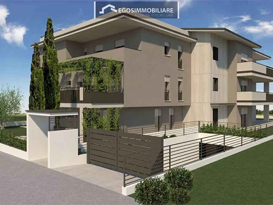 Immagine 11 di Attico in vendita  in Via Sirmione 21 a Desenzano Del Garda